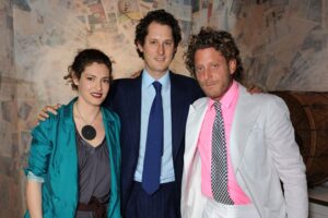 «Dai fratelli Elkann concorso morale nella frode sull’eredità di Marella»