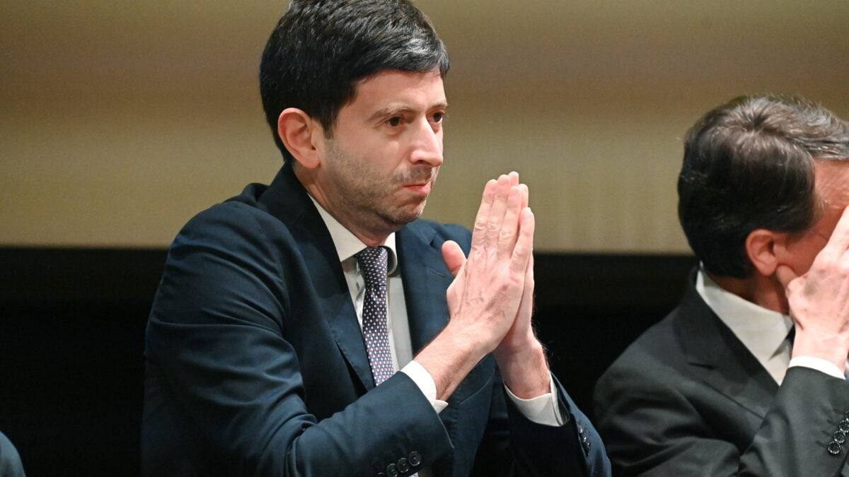 Speranza smetta di frignare: la vittima non è lui