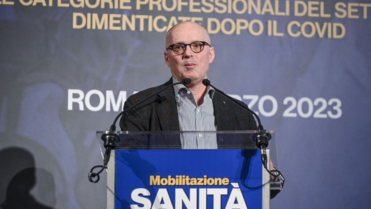 Ricciardi impazzisce (e racconta bugie) dopo il no dell’Italia al green pass Oms