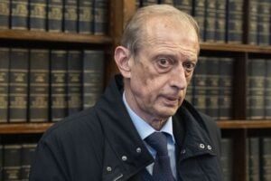Profumo, video smentisce la linea di Fassino