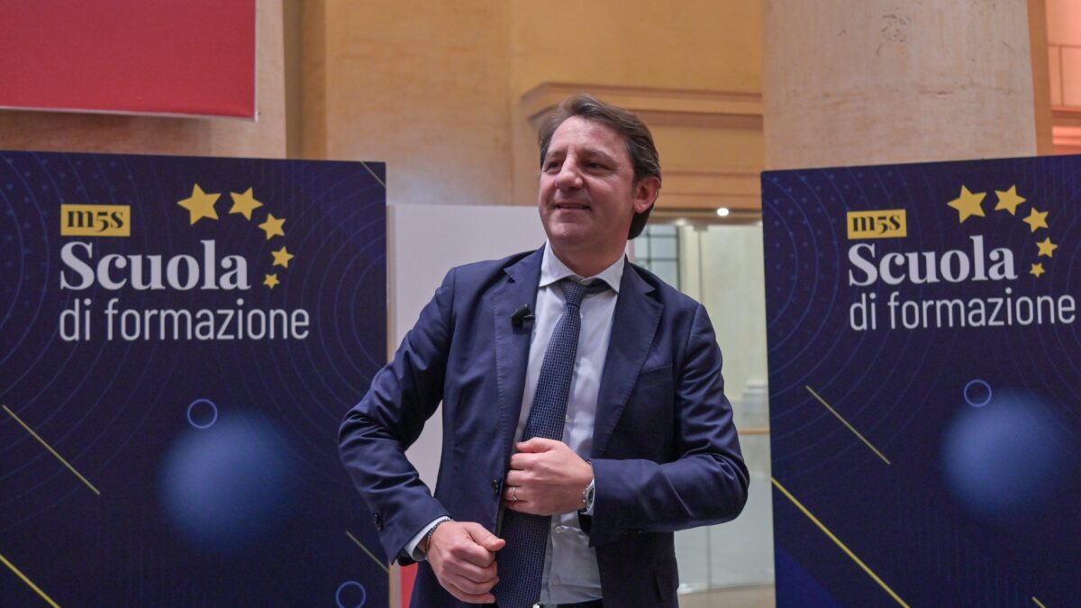 Tridico cerca un «reddito» nell’Ue. Fratoianni punta su Leoluca Orlando