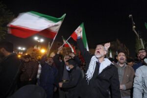 L’Iran incendia il mondo. Serve uno stop in Ucraina