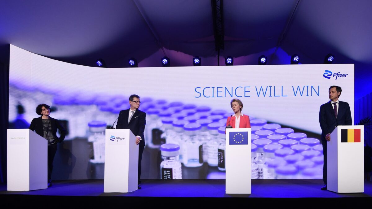 La Procura Ue indaga sugli sms di Ursula al gran capo di Pfizer