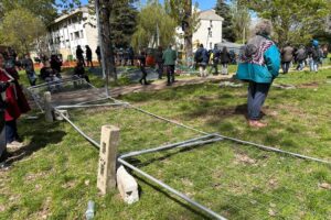Gli eco-asini se la prendono con una scuola