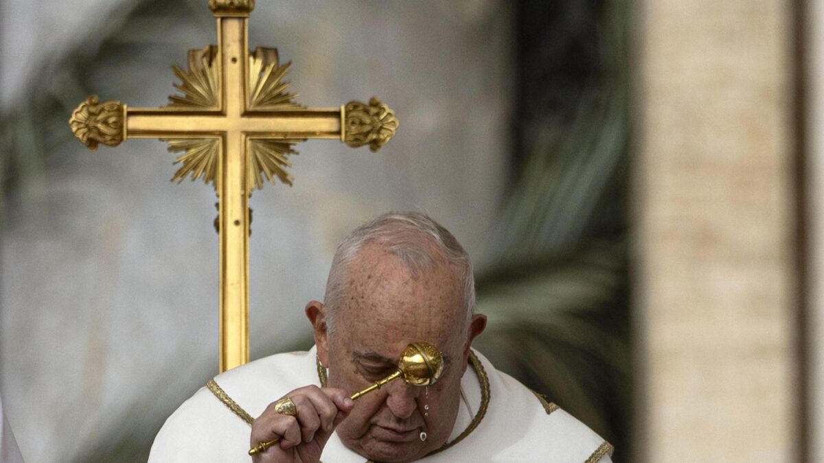 Il Papa che si vendica a mezzo stampa ha fatto arrabbiare anche i francesi