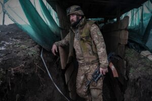 Per i suoi ufficiali Zelensky è nudo: «Il fronte adesso rischia di crollare»