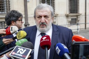 Si sgretola il fortino rosso del governatore