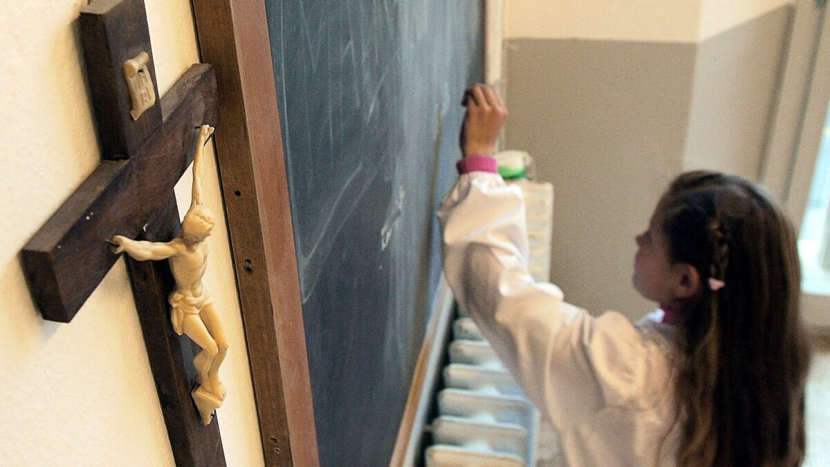 Gratti il laico e trovi il nemico dell’Occidente