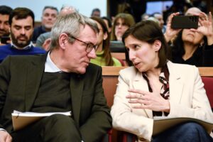 Manca anche il rispetto per i morti. Gli avvoltoi conoscono già i colpevoli