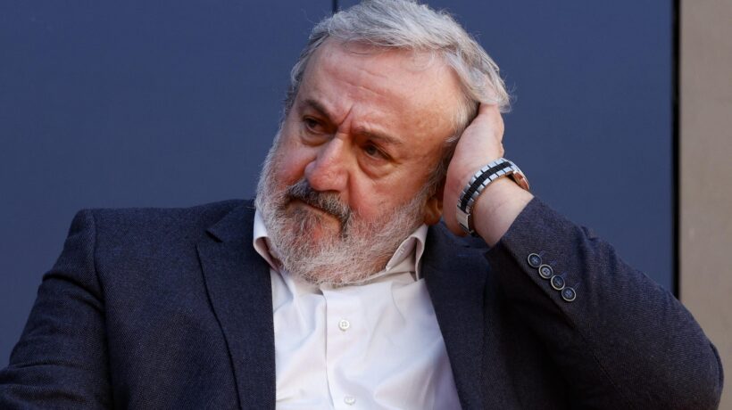 Emiliano tira dritto nonostante tutto. Il piano per il super porto «cinese»