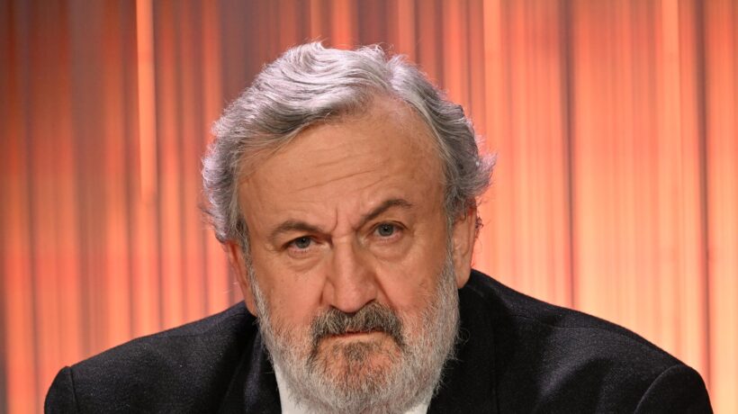 Dal Pd altre pressioni sul governatore, che però non ascolta e fa di testa sua