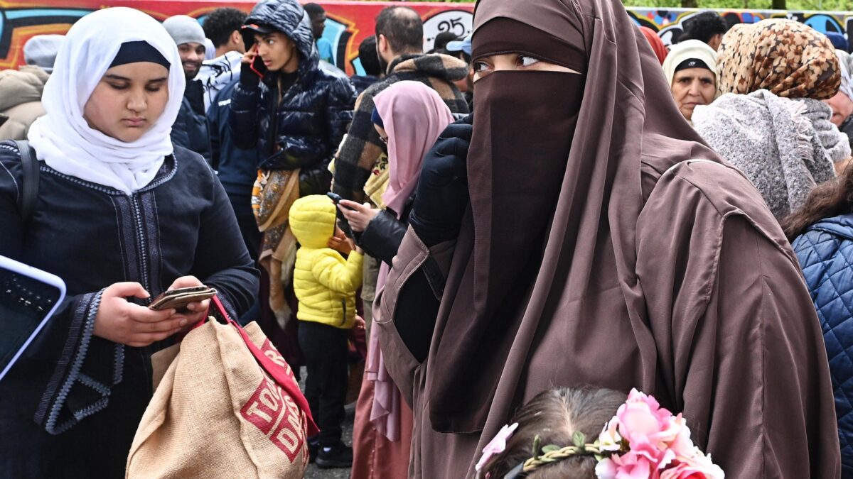 Tunisino convertito pestato dagli islamici mentre si straparla di Ramadan per tutti