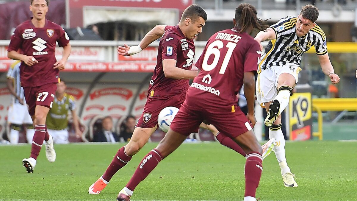 Il derby è una gara di bruttezza. La stravincono gli ultrà della Juve