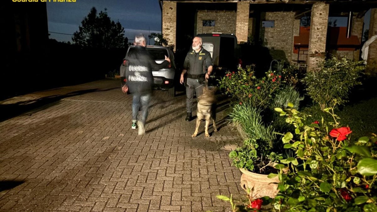 Escort per ufficiali in cambio d’appalti