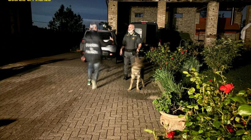Escort per ufficiali in cambio d’appalti
