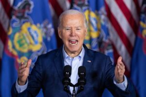 Biden alza i dazi alla Cina. Rischiamo di finire stritolati nella guerra commerciale