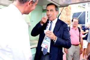 La tolleranza zero per Beppe Sala. Mette al bando coni gelato e bibite