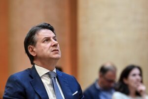 Conte all’angolo dopo aver cercato di lucrare sulla questione morale