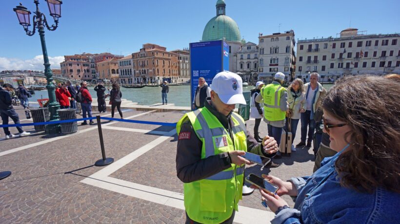 Scatta la tassa per entrare a Venezia tra dubbi giuridici e molte esenzioni