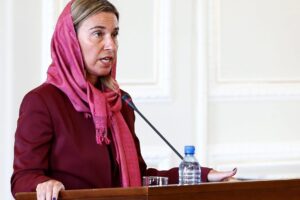 Il velo non è una scelta se chi lo rifiuta muore