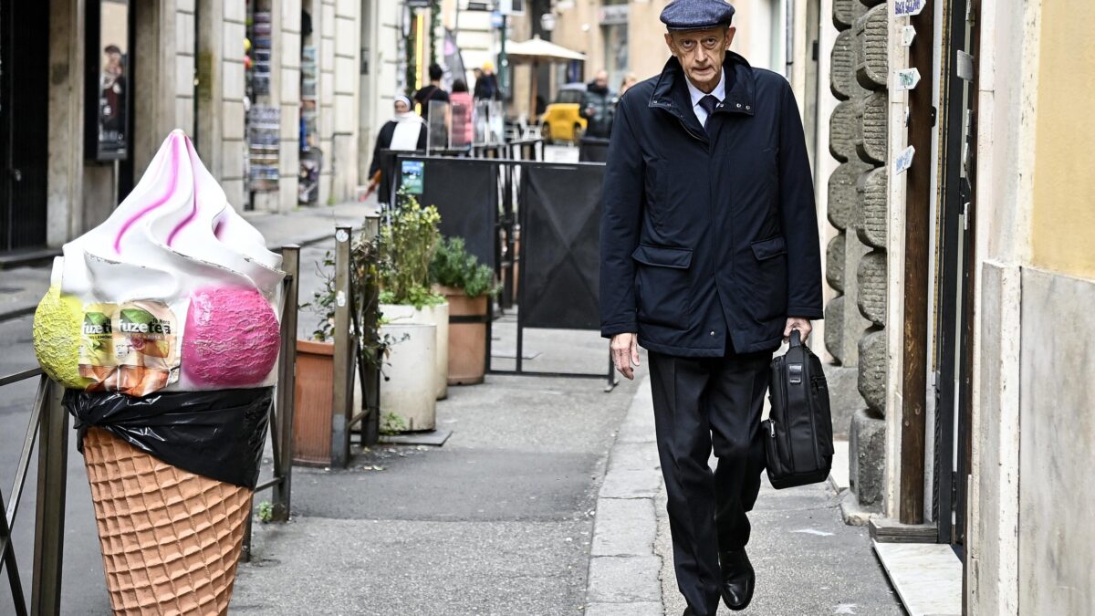 L’onorevole non passa dalla cassa, l’artista incassa