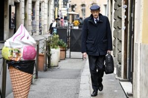 L’onorevole non passa dalla cassa, l’artista incassa