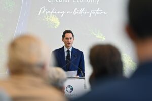 Dopo gli osanna all’austerità i media di Elkann accusano la Meloni dei tagli alla sanità