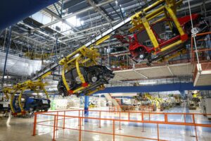 Stellantis ci molla il pacco auto elettrica