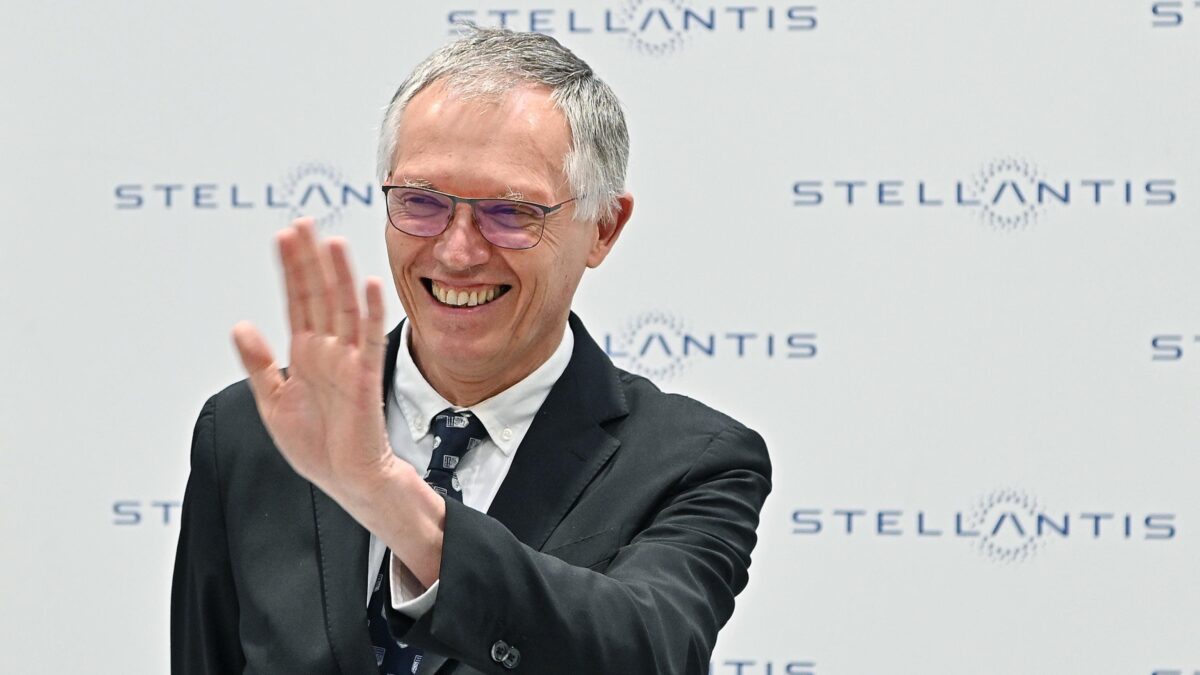 Il piano di Tavares è minacciare l’Italia: se arrivano i cinesi altri posti a rischio
