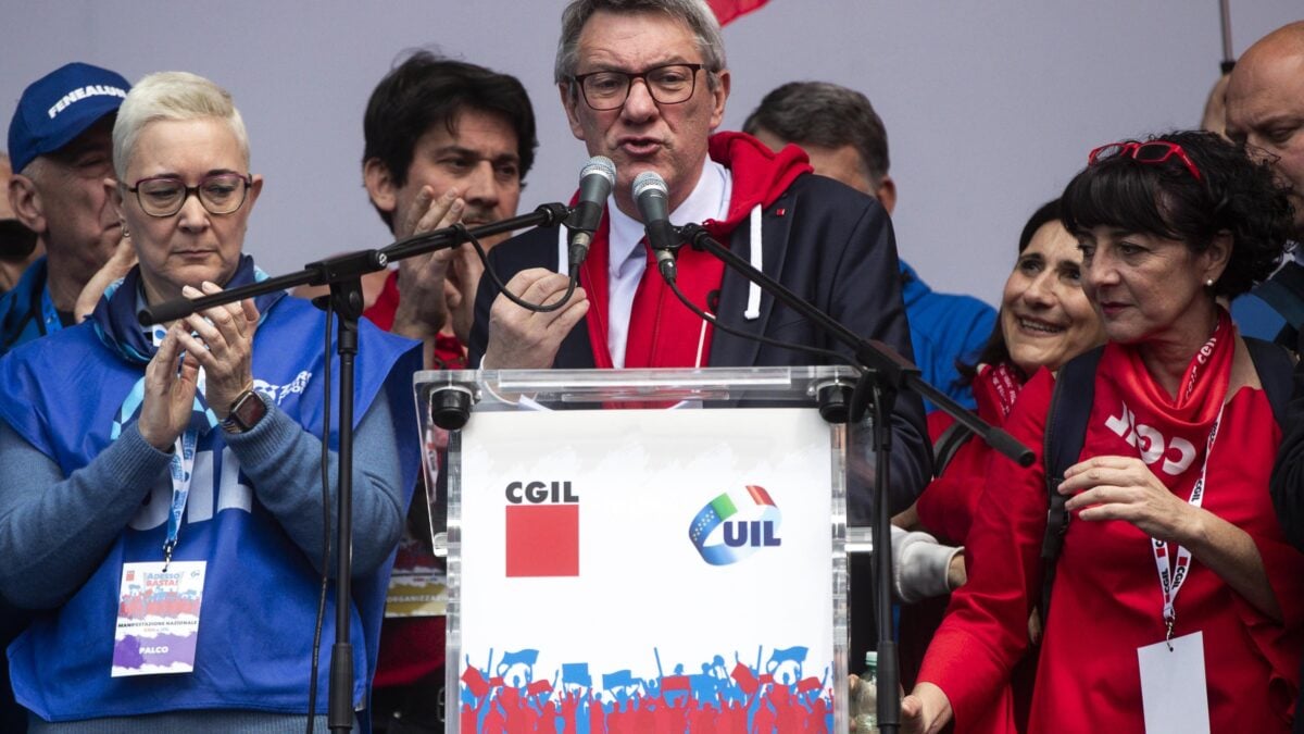 Landini denuncia divieti al dissenso mentre fa un comizio anti governo