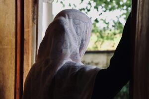 Teheran annuncia una nuova stretta sull’hijab