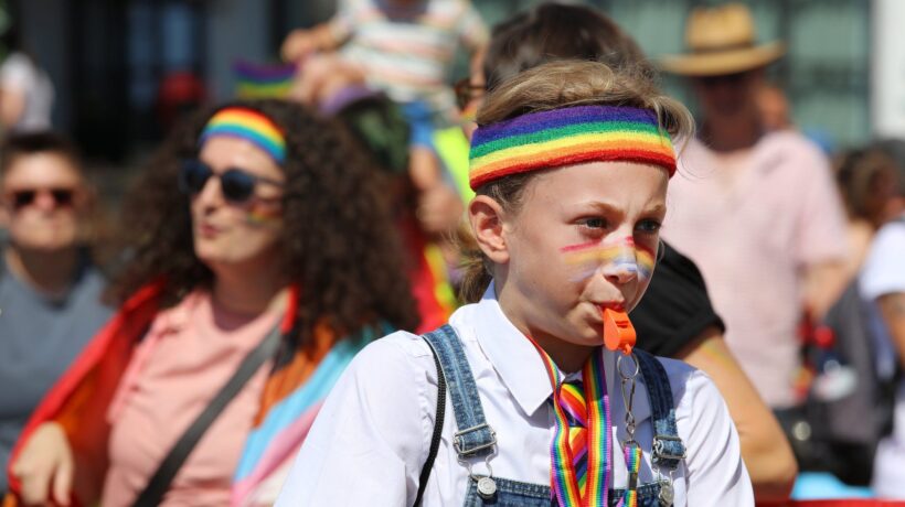 L’ultima follia woke: vietato dire «bambini»