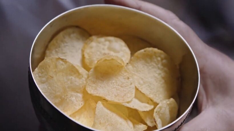 I cattolici fermano lo spot blasfemo. «Ora scuse o boicottiamo le chips»