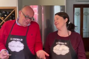 Le pillole di galateo di Petra e Carlo: come servire gli asparagi