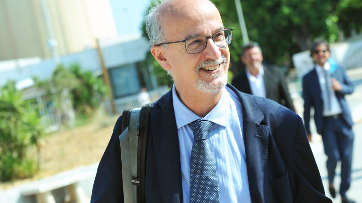 La Puglia nega il diritto allo studio agli infermieri senza quarta dose