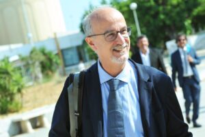 La Puglia nega il diritto allo studio agli infermieri senza quarta dose