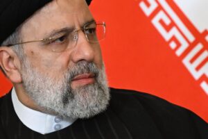 Si schianta al suolo l’elicottero del presidente iraniano