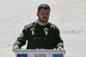 La parità di genere secondo Zelensky: più donne a sminare