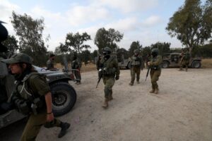 Ostaggi liberi senza stop alle ostilità. Hamas apre all’ipotesi di una tregua