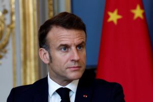 Macron vuol riportare la Francia a un’economia di guerra