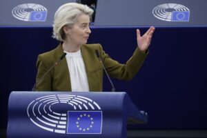 «Gli Stati responsabili per i danni». Lo scaricabarile di Ursula sulle fiale