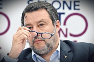 Alt di Salvini ai bonus sulle elettriche: «Così aiutiamo l’economia cinese»