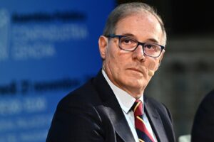 La bella vita di Signorini: massaggi nelle suite e credito nei casinò