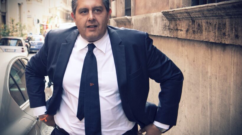 Che tempismo i giudici di Genova: «Arrestate Toti prima delle elezioni»