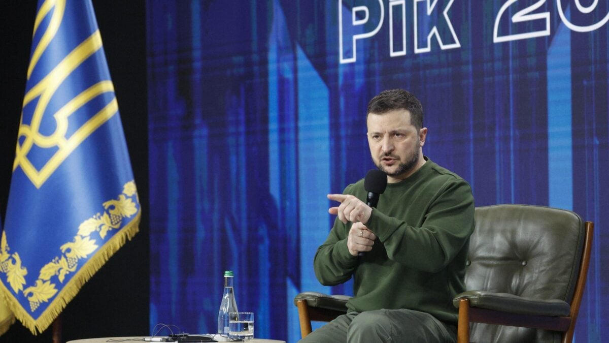 Scade il mandato, Zelensky resta al potere