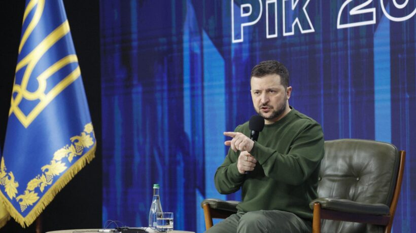 Scade il mandato, Zelensky resta al potere