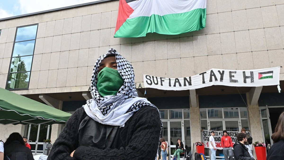 Sulla sharia negli atti insorge la destra. E un ateneo occupato diventa moschea