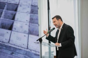 Salvini battezza la nuova diga e difende Toti