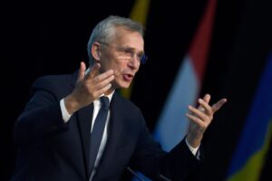 Armi contro Mosca, la Nato scarica il capo