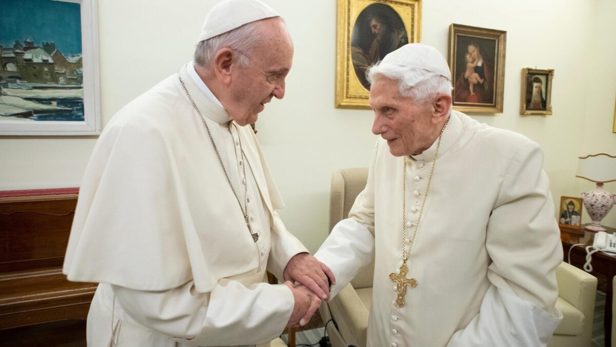 Il mondo ritiene normali i preti gay. E sbraita per imporli nella Chiesa